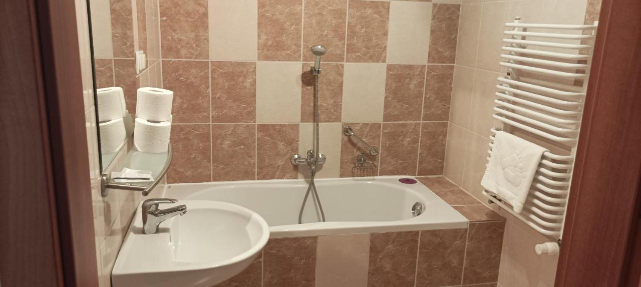 Hotel Przylesie Sierosław Kültér fotó